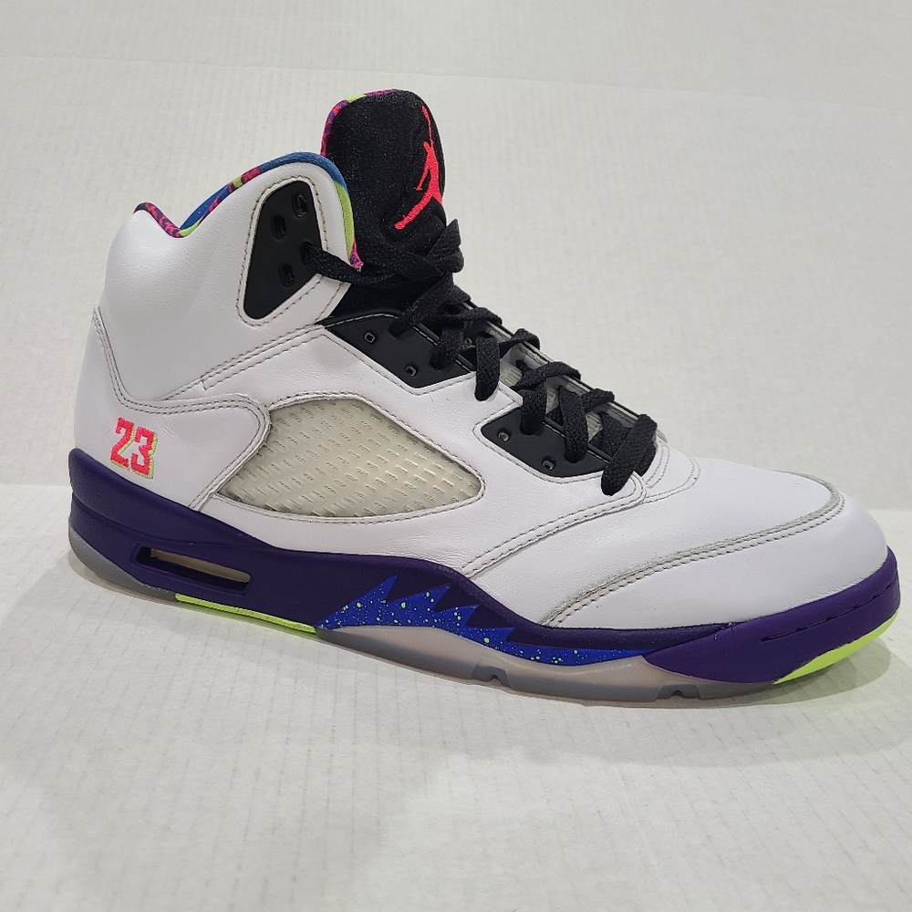 Air Jordan 5 Retro sz 11.5 Pre-owned. Comes with extra shoelaces